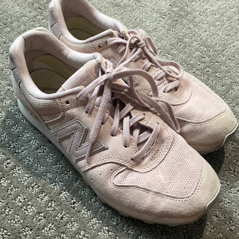 Pink New Balance 696 Sneakers